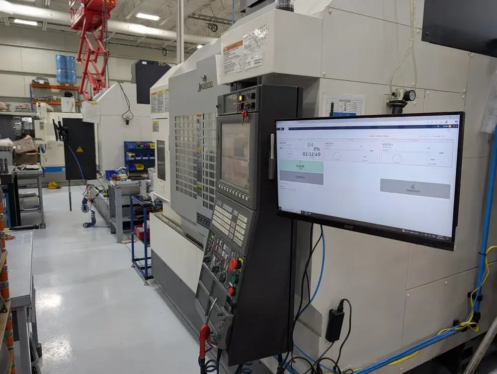 Touchscreen at a CNC machine showing a changeover status: stop reasons for OEE with JITbase